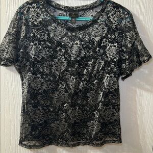This is a Worthington Petite short sleeve lace blouse, size PM